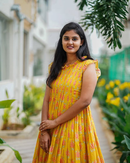 Ivory Whispers – Embroidered Cotton Kurti