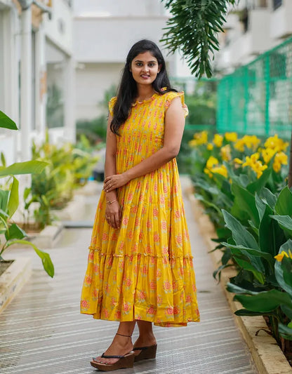 Ivory Whispers – Embroidered Cotton Kurti