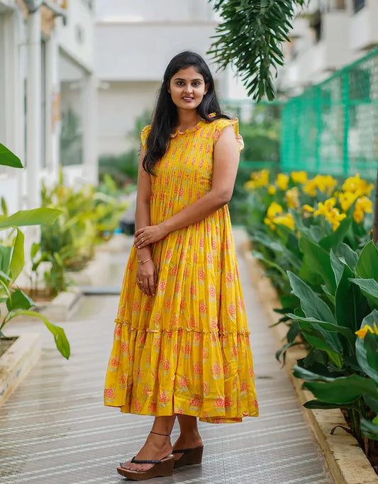 Ivory Whispers – Embroidered Cotton Kurti